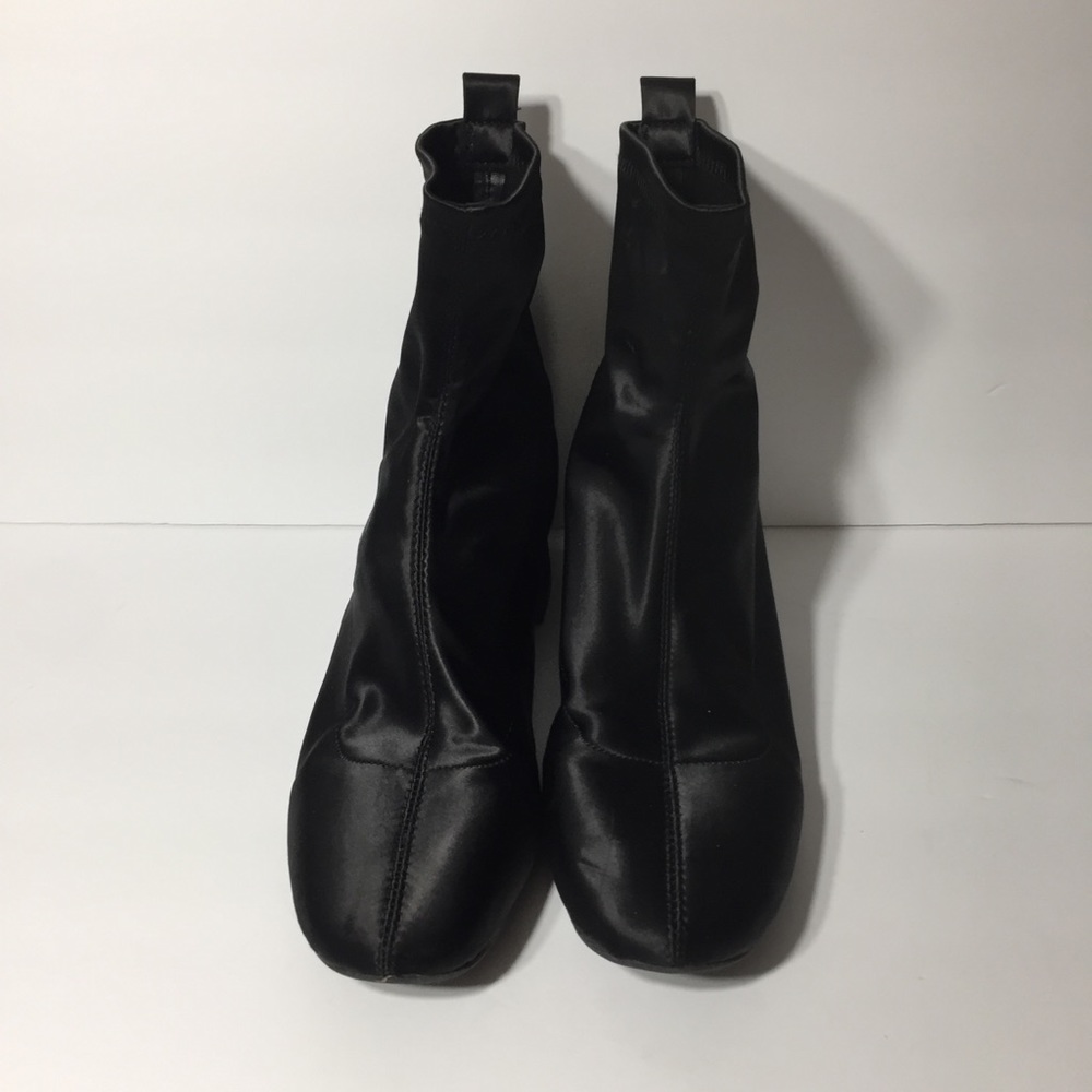 Forever 21 Suede Ankle Square Toe Ankle Booties